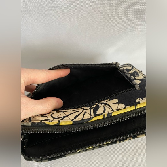 VERA BRADLEY Turn‎ Lock Wallet - Picture 8 of 12